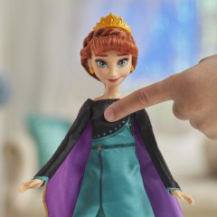 Hasbro Disney Frozen Kraina Lodu 2 - Lalka Królewska Śpiewająca Anna E8881