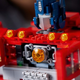 LEGO Icons - Optimus Prime 10302