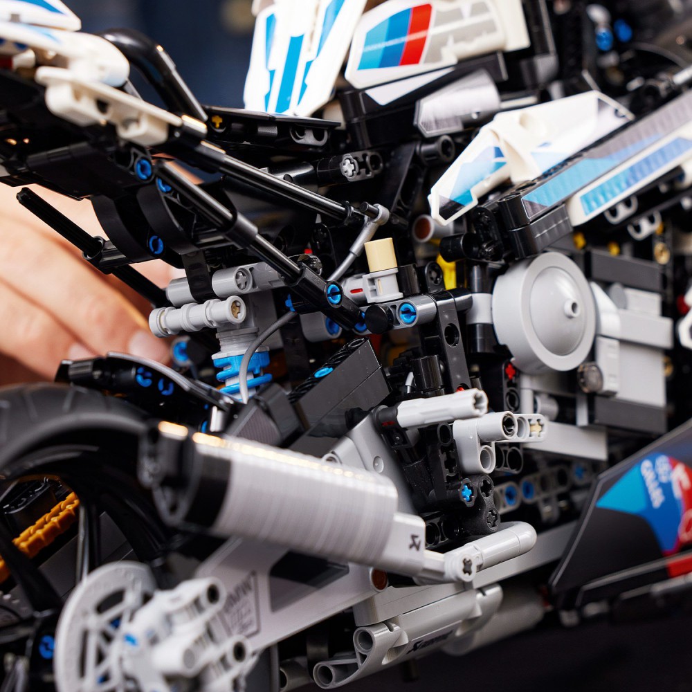 LEGO Technic - Motor BMW M 1000 RR 42130