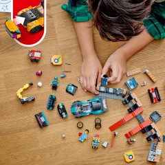 LEGO City - Warsztat tuningowania samochodów 60389