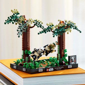 LEGO Star Wars - Diorama: Pościg na ścigaczu przez Endor 75353