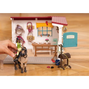 Schleich Horse Club - Siodlarnia Zestaw z koniem, figurką dziewczynki i akcesoriami 42591