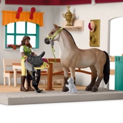 Schleich Horse Club - Siodlarnia Zestaw z koniem, figurką dziewczynki i akcesoriami 42591