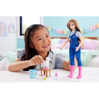Barbie - Lalka Barbie Weterynarka na farmie + akcesoria HRG42
