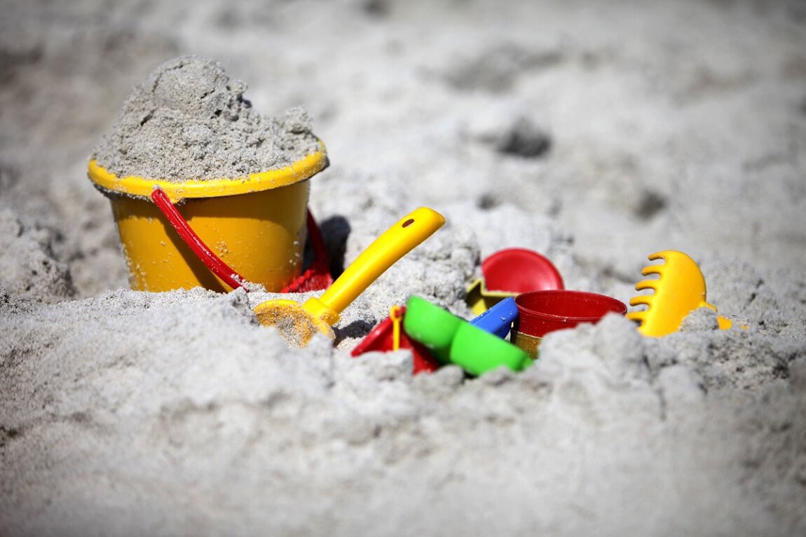 Jakie zabawki dziecko może zabrać ze sobą na plażę?